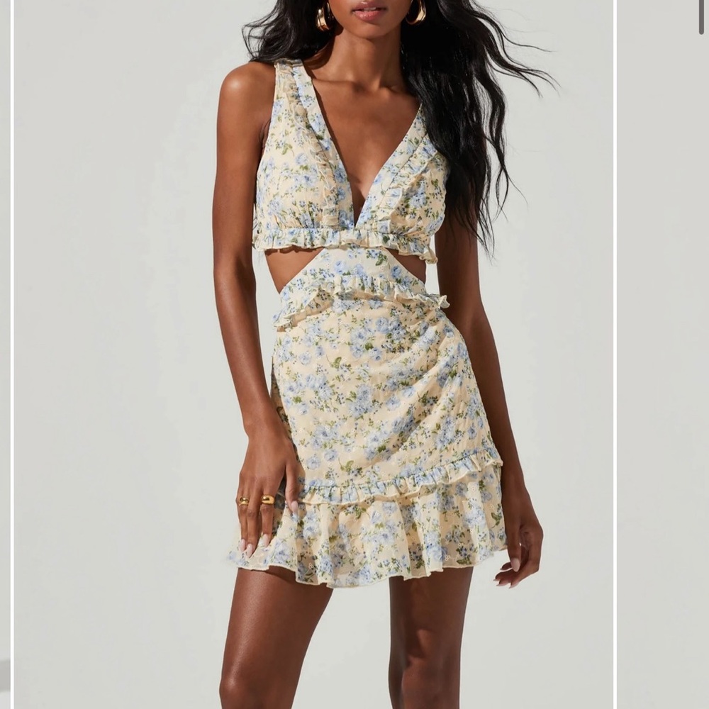 Astr the label mini cut out and tie back dress